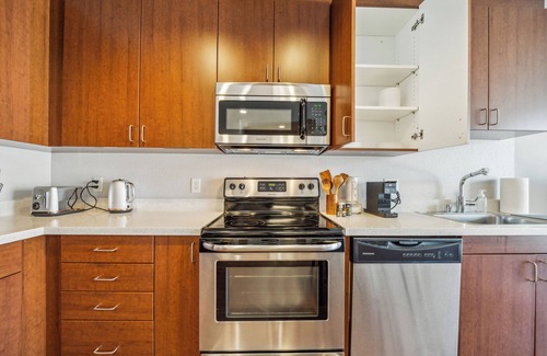 Inner Mission Apartment | Mission 1 BR w/Office by Anyplace - 11454