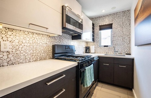 Central Mission Beach House | Mission Beach 7 Bedroom Castle w/Rooftop Deck & Hot Tub