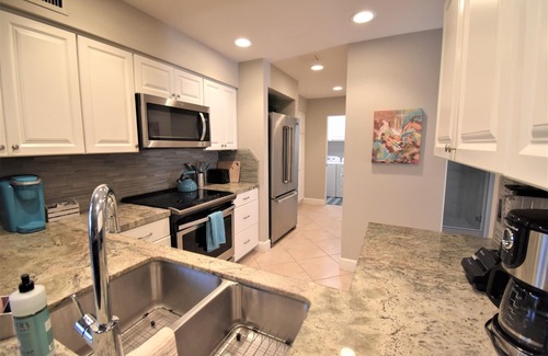 Rancho Mirage Condo | Mission Hills CC 1640 sf remodeled Tennis Villa, 3 bd w/2 masters on 17th green