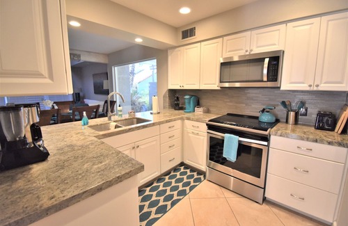 Rancho Mirage Condo | Mission Hills CC 1640 sf remodeled Tennis Villa, 3 bd w/2 masters on 17th green