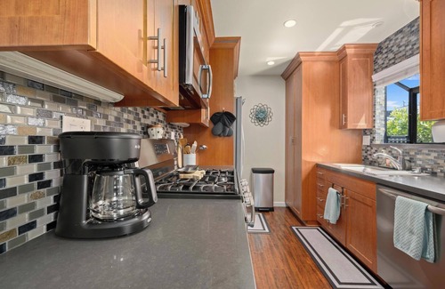 Middletown House | Mission Hills Dream | BBQ, Patios, AC, Parking