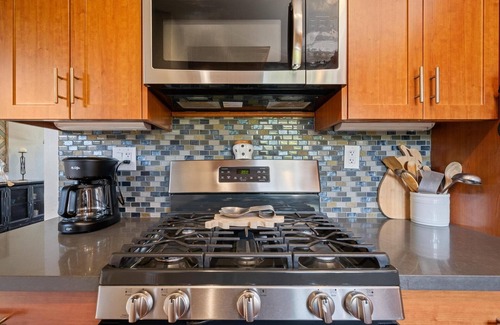 Middletown House | Mission Hills Dream | BBQ, Patios, AC, Parking
