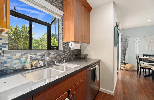 Middletown House | Mission Hills Dream | BBQ, Patios, AC, Parking