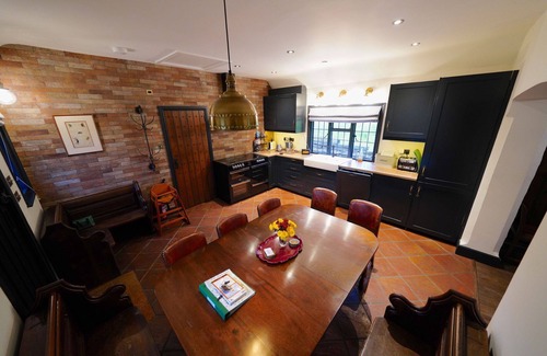 Warninglid House | Mission House - sleeps 12 guests in 5 bedrooms