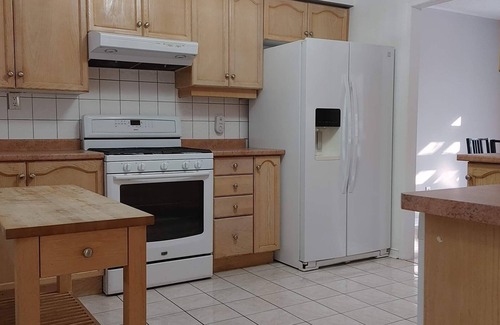 Mississauga House | Mississauga Det 3 BR for Relocation/Longer Vacay