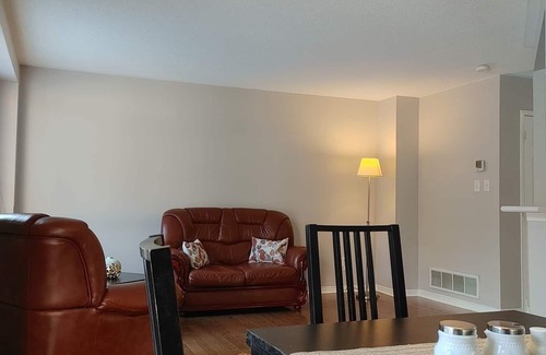 Mississauga House | Mississauga Det 3 BR for Relocation/Longer Vacay