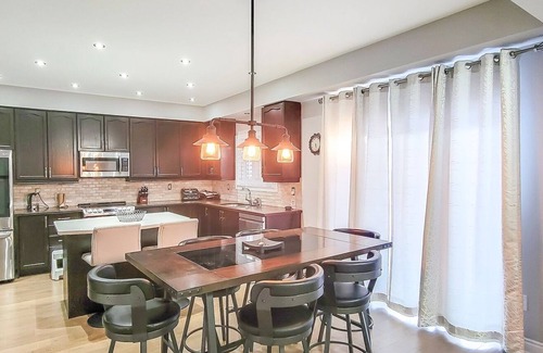 Churchill Meadows House | Mississauga Home Away from Home - 20 Mins from Airport