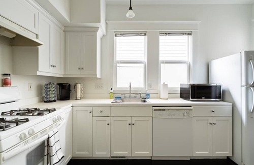 Mississippi District House | Mississippi Ave Compound | 7BR Sleeps 14