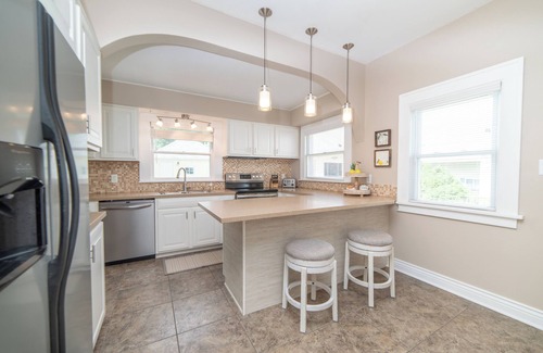 Bryant House | Mississippi Hideaway- Beautiful River Views! Relax & Unwind in this Cozy 3 Bdrm.