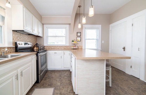 Bryant House | Mississippi Hideaway- Beautiful River Views! Relax & Unwind in this Cozy 3 Bdrm.