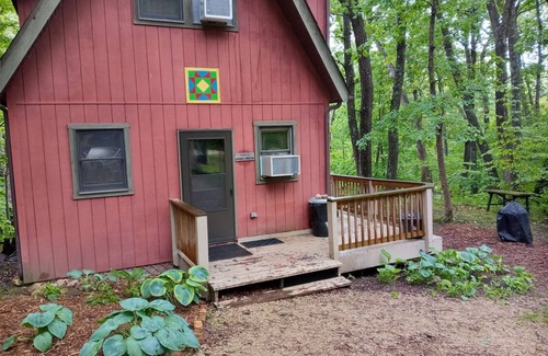 Eastman Cabin | Mississippi River Getaway Spirit Mound, now with high speed internet!