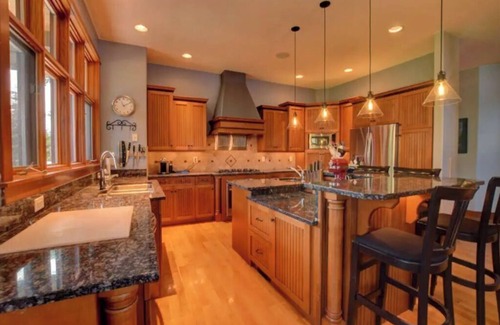 Farviews - Pattee Canyon House | Missoula Family Retreat