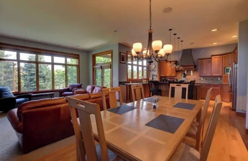 Farviews - Pattee Canyon House | Missoula Family Retreat