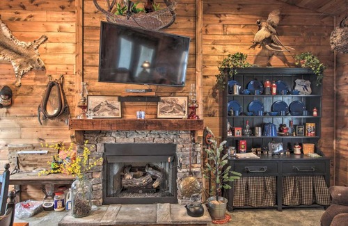 Dawn House | Missouri Vacation Rental with Fire Pit Access