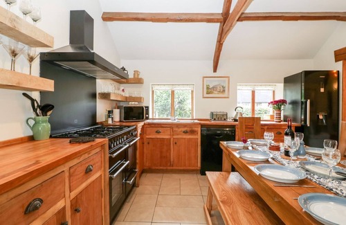 Kemeys Commander Cottage | Mistletoe Cottage