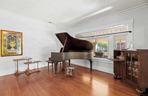 Fort Worth House | Mistletoe Heights Bungalow