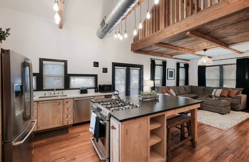Midtown House | Mistletoe - Near Downtown, Nitelife, Pearl, R Walk