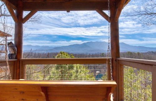 Gatlinburg - Pigeon Forge House | Misty Mountain by AvantStay Hot Tub Mountain Views Theater Pool Table