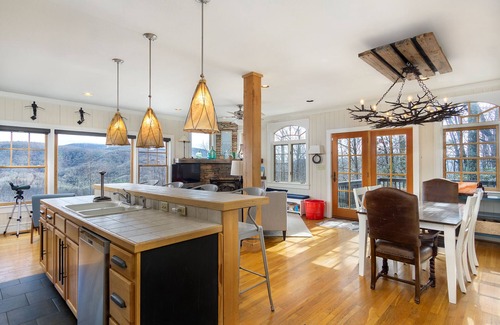 Skyland House | Misty Mountain Hideaway | Under New Management, Hot Tub & Mountain Views