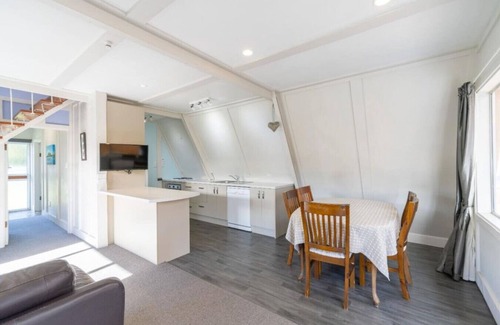 Te Anau Apartment | Misty Mountain Retreat