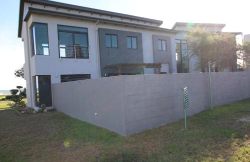 Elgin Villa | Misty Mountain