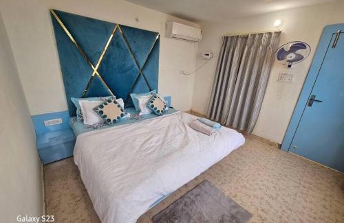 Orchha Apartment | MistyBlue - The Penthouse Best Sunrise View Room