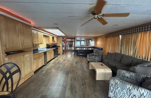 Allons Boat Rental | Mitchell Creek Marina Houseboat 3