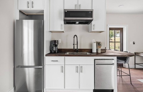 Allons Cabin | Mitchell Creek Marina Villa 2