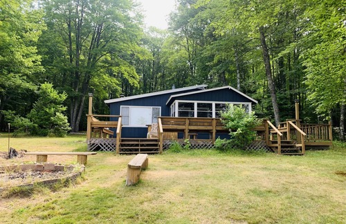 Gwinn House | Mitchell Lake 3 bedroom, 1 full bathroom, 1 half bathroom getaway