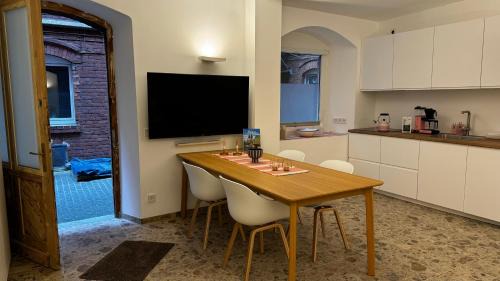 New Town Apartment | Mitten in der Kölner City - Design trifft Altbau