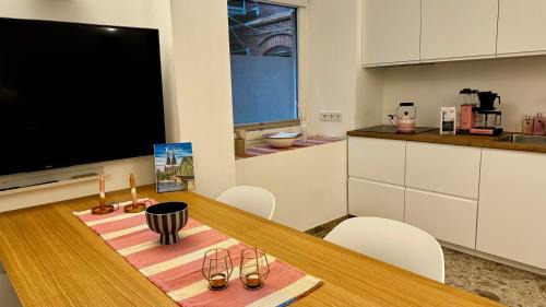 New Town Apartment | Mitten in der Kölner City - Design trifft Altbau