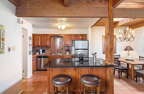 Northeast Santa Fe Hotel | Mix Old And New - Rustic But Updated Fort Marcy Condo