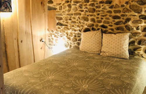 La Barthe-de-Neste Bed & Breakfast | Mixed dormitory at the hostel for groups or families of up to 8 people.