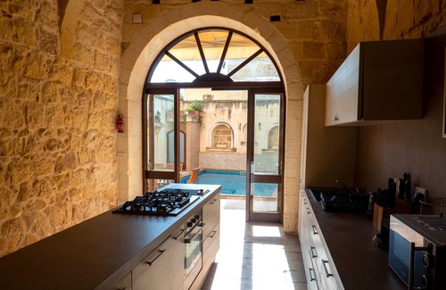 Sannat Apartment | Mixel Holiday Home 4 bedrooms with private pool