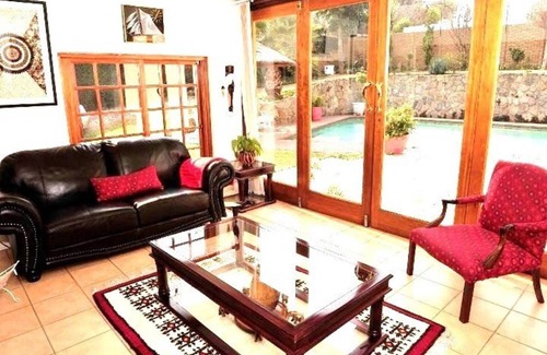 Greater Johannesburg Metropolitan Area Bed & Breakfast | Mizizi House of Sandton Bed & Breakfast