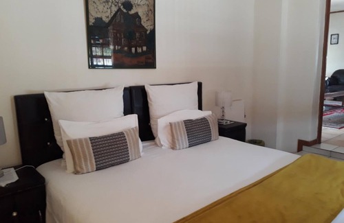 Greater Johannesburg Metropolitan Area Bed & Breakfast | Mizizi House of Sandton Bed & Breakfast