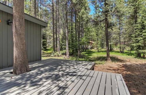 Tahoe Paradise House | Miztec Mountain - Ping pong & basketball hoop game