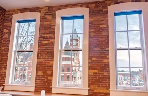 Monroe House | MJ's Penthouse ,a piece of paradise on Monroe's historic square
