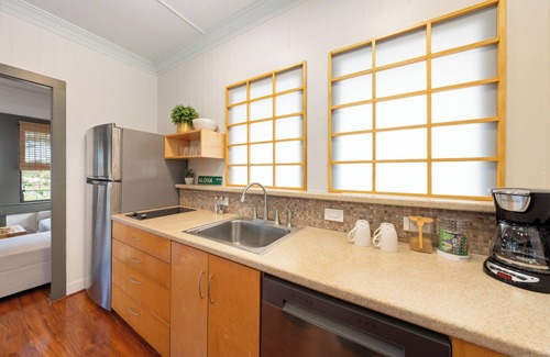 Wailuku Condo | MKT 233A $299 Fall Specials at Remodel 3Bedroom Hawaiiana Guest House in Wailuku