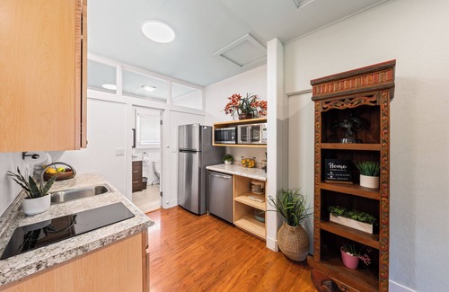 Wailuku Condo | MKT 233B $299 Fall Special at Remodeled 3Bedroom Hawaiiana Guest House w Hot Tub