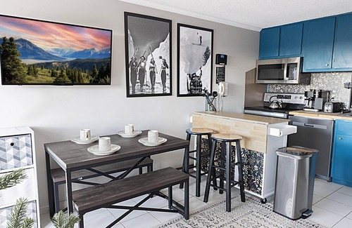 Snowshoe Condo | ML 154: Delightful 1BR, bike-in/out condo. Located right next to bike trails!