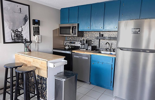 Snowshoe Condo | ML 154: Delightful 1BR, bike-in/out condo. Located right next to bike trails!