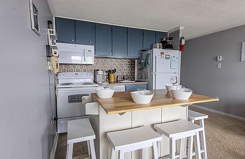 Snowshoe Condo | ML 166: Wonderful mountain views await you in this inviting summer oasis!