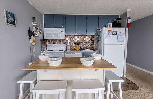 Snowshoe Condo | ML 166: Wonderful mountain views await you in this inviting summer oasis!