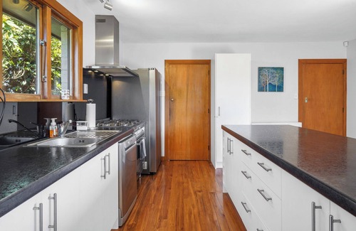 Burnside House | MM Villa - Christchurch Holiday Home