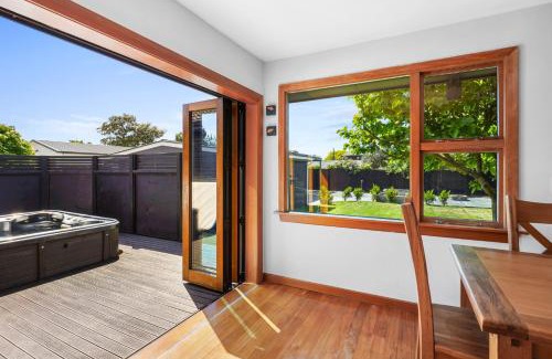 Burnside House | MM Villa - Christchurch Holiday Home