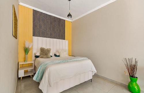Greater Johannesburg Metropolitan Area Apartment | Mmanokeng Suit