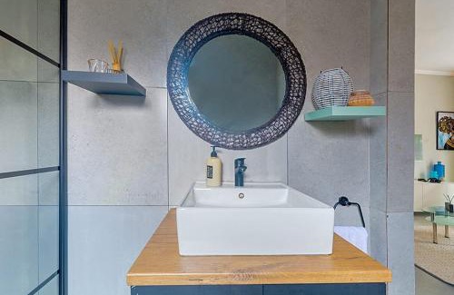 Greater Johannesburg Metropolitan Area Apartment | Mmanokeng Suit