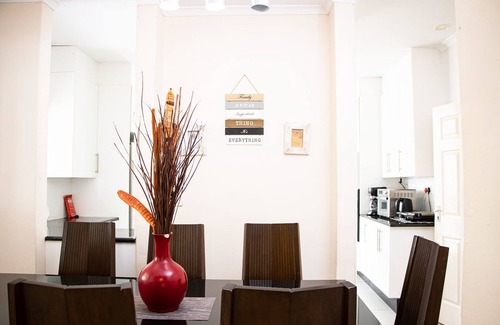 Gaborone Bed & Breakfast | Mmaset Houses 3-bedrooms with free breakfast and parking