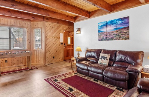 Summit Estates Cabin | Mmy Cabin - Enjoy this super cute cabin within a short walking distance to Snow Summit